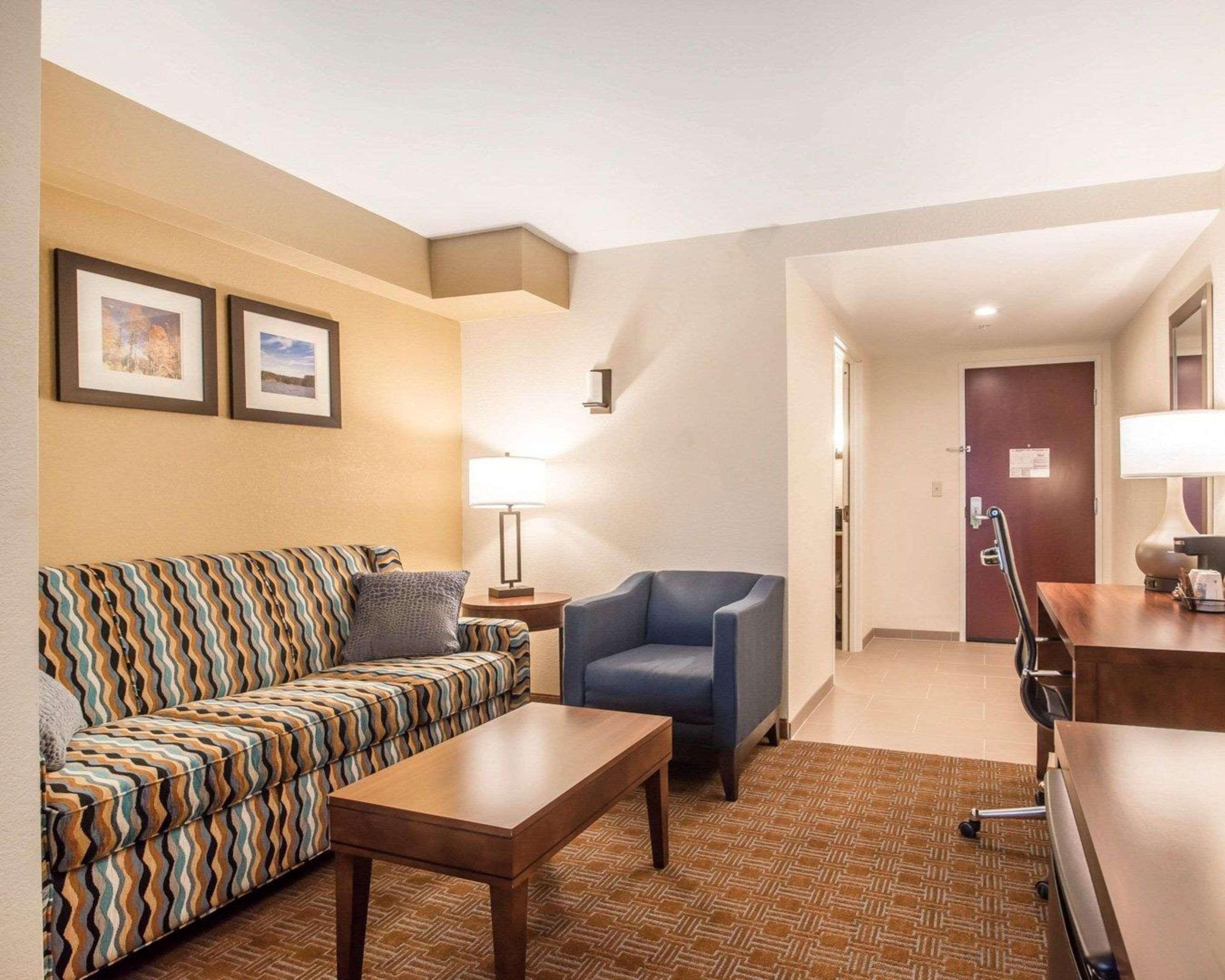 Comfort Inn&Suites Brattleboro I-91 Esterno foto