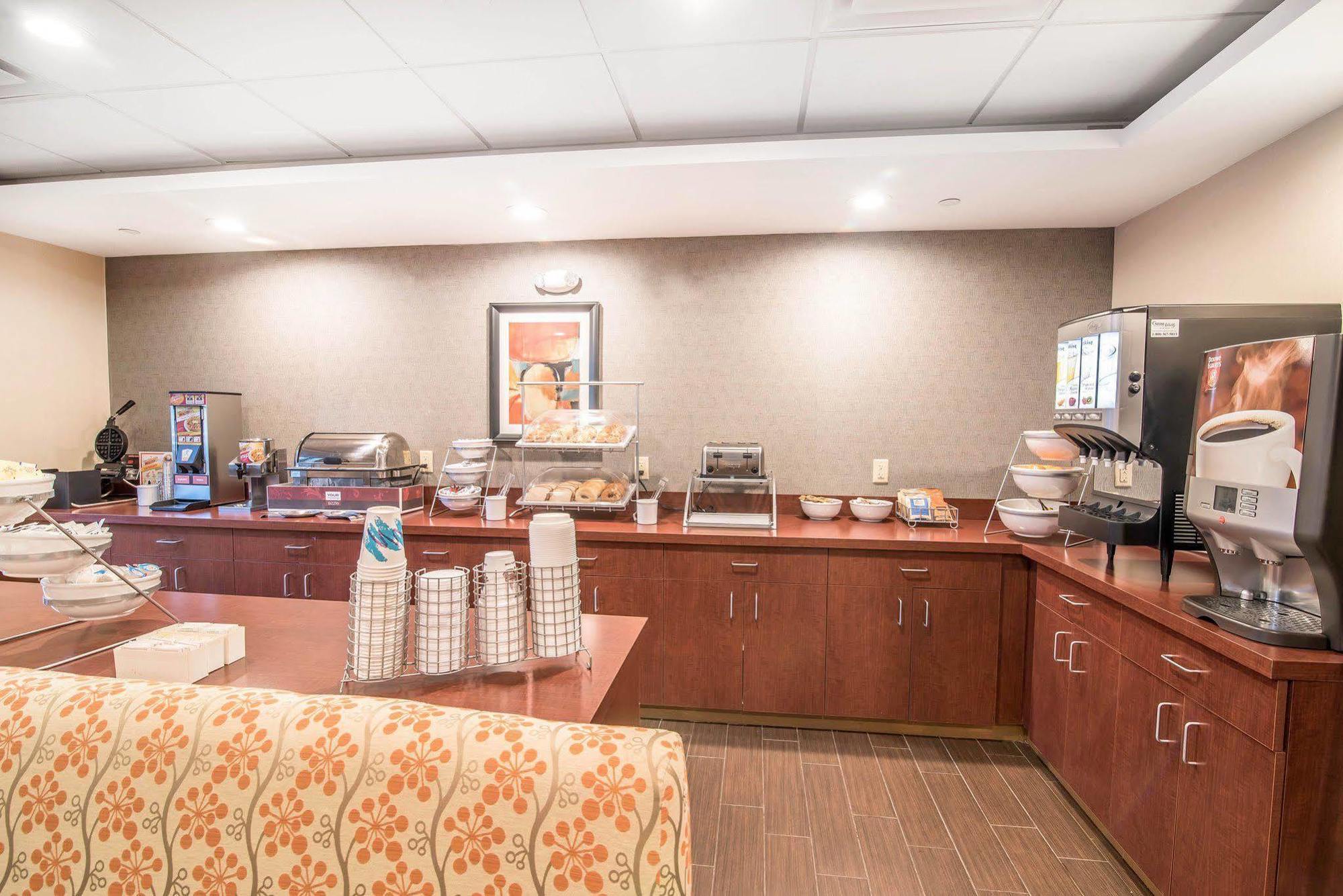 Comfort Inn&Suites Brattleboro I-91 Esterno foto